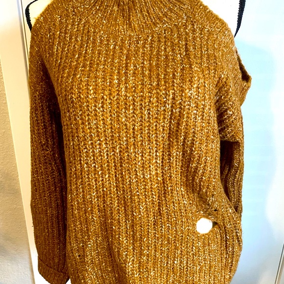 NWT SOFT Cold Shoulder Distressed Sweater. Nice stretch! Beautiful 🤩 - Picture 3 of 7